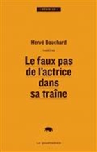 Le faux pas de l'actrice dans sa traîne Le faux pas de l'actrice dans sa traîne